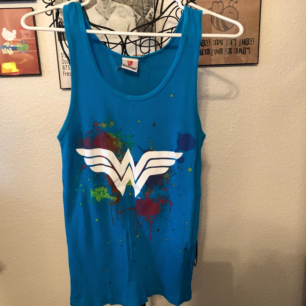 SOLD   🐝🐝 EUC Wonder Woman Ribbed tank top